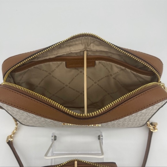 Michael Kors EW Crossbody Bag & Case Card - Picture 14 of 15